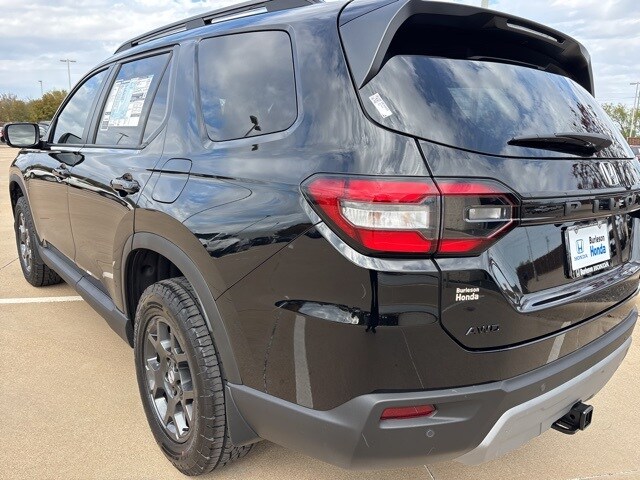 2025 Honda Pilot TrailSport photo 2
