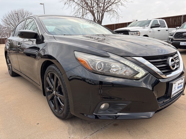 Used 2017 Nissan Altima SR with VIN 1N4AL3AP3HN334262 for sale in Burleson, TX