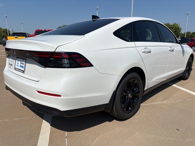 2025 Honda Accord SE photo 2