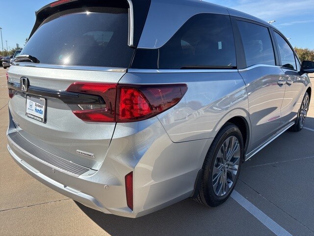 2026 Honda Odyssey Touring photo 3
