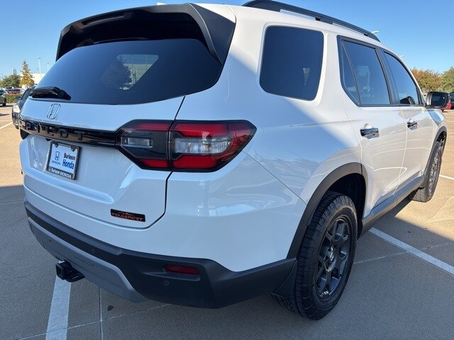 2025 Honda Pilot TrailSport photo 3