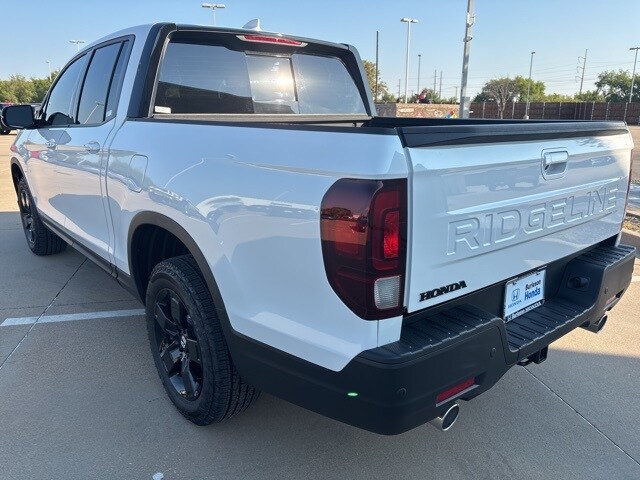 2026 Honda Ridgeline Black Edition photo 2