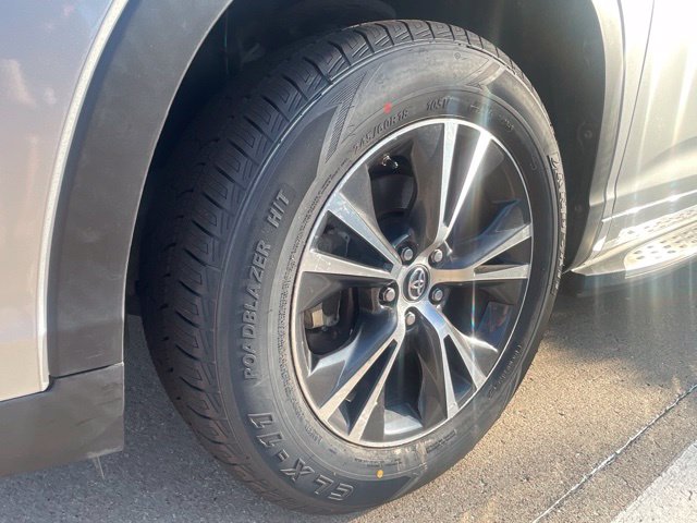 Used 2018 Toyota Highlander LE with VIN 5TDZARFH5JS034147 for sale in Burleson, TX