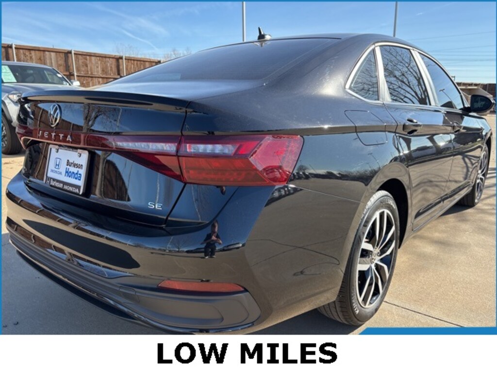 Used 2025 Volkswagen Jetta 1.5T SE Sedan