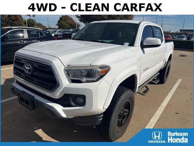 2017 Toyota Tacoma SR5's photo