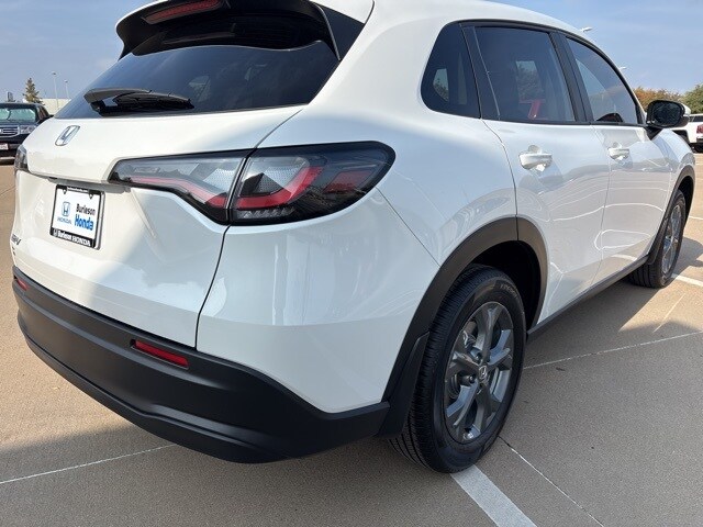 2026 Honda HR-V LX photo 2