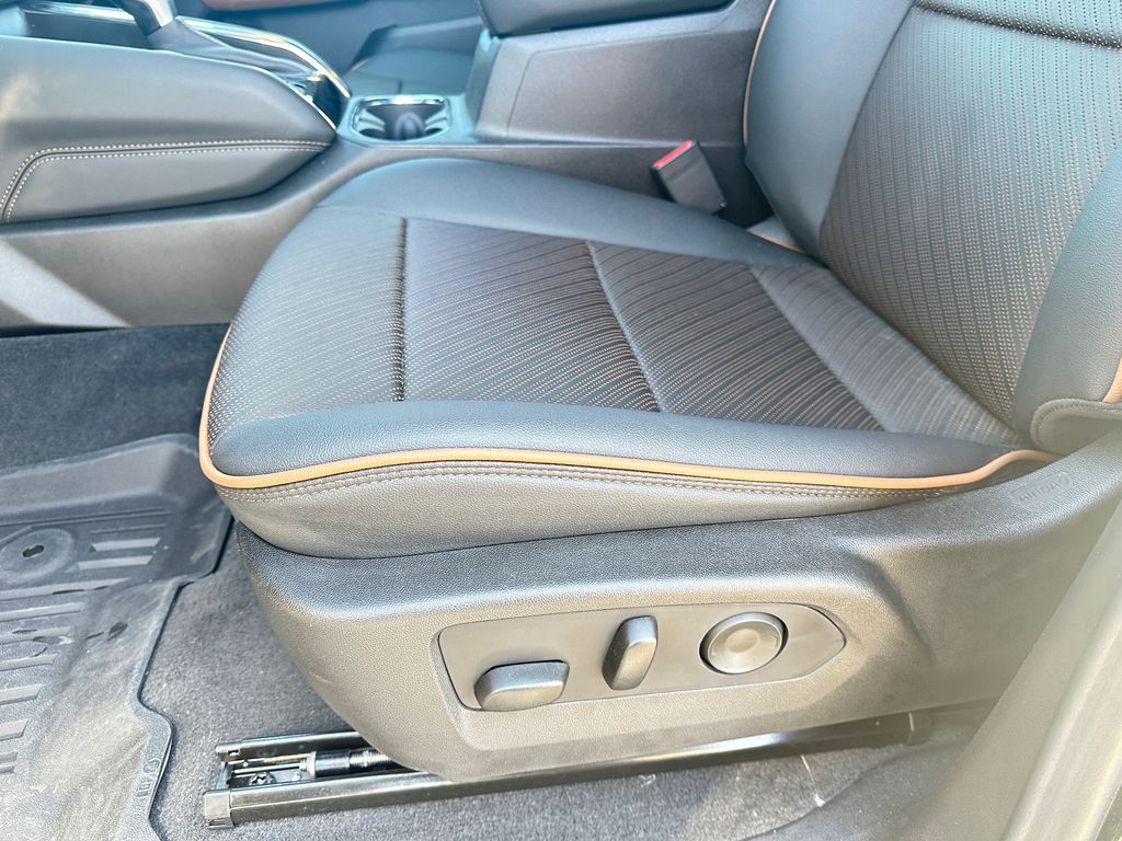 2025 GMC Canyon AT4 - Photo 16