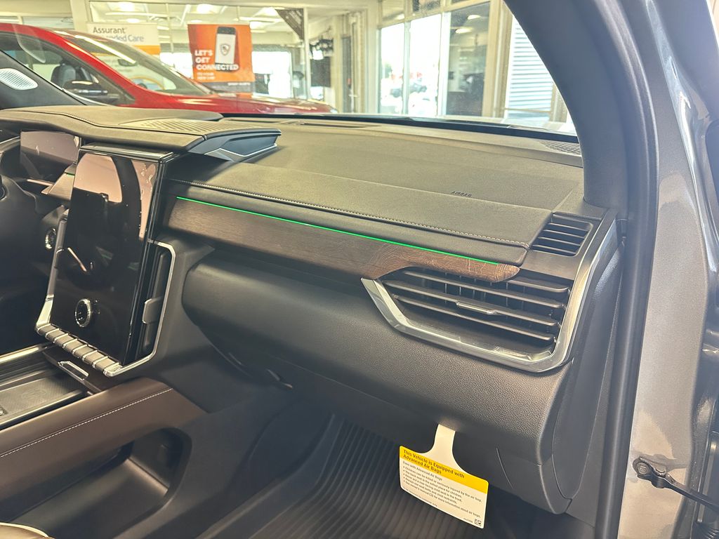 2026 GMC Acadia Denali Ultimate - Photo 28
