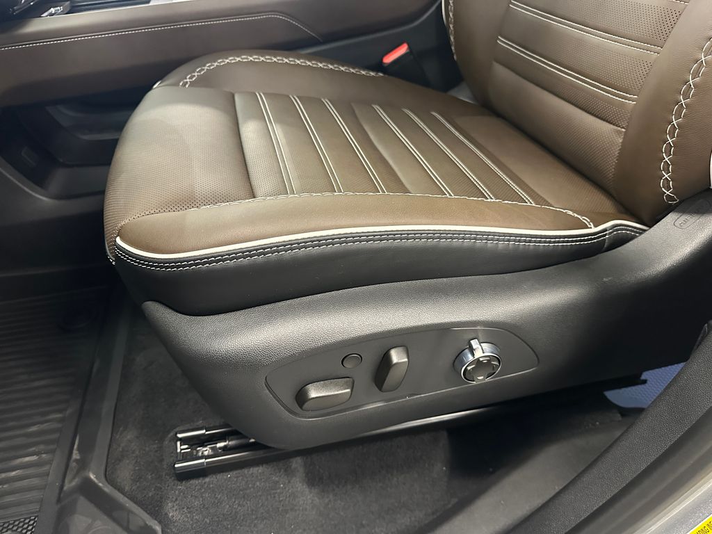 2026 GMC Acadia Denali Ultimate - Photo 16