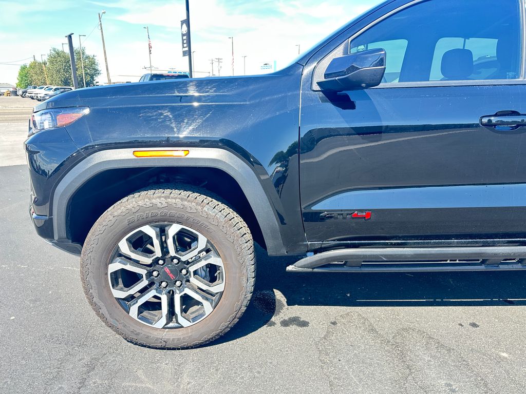 2025 GMC Canyon AT4 - Photo 10