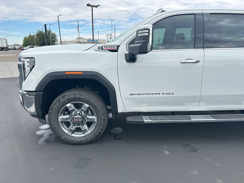2025 GMC Sierra 3500HD SLT - Photo 10