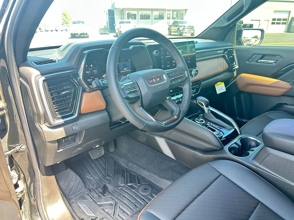 2025 GMC Canyon AT4 - Photo 15