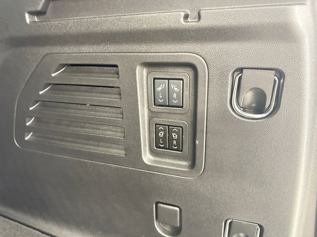 2026 GMC Acadia Denali Ultimate - Photo 8