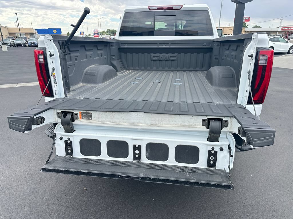 2025 GMC Sierra 3500HD SLT - Photo 8