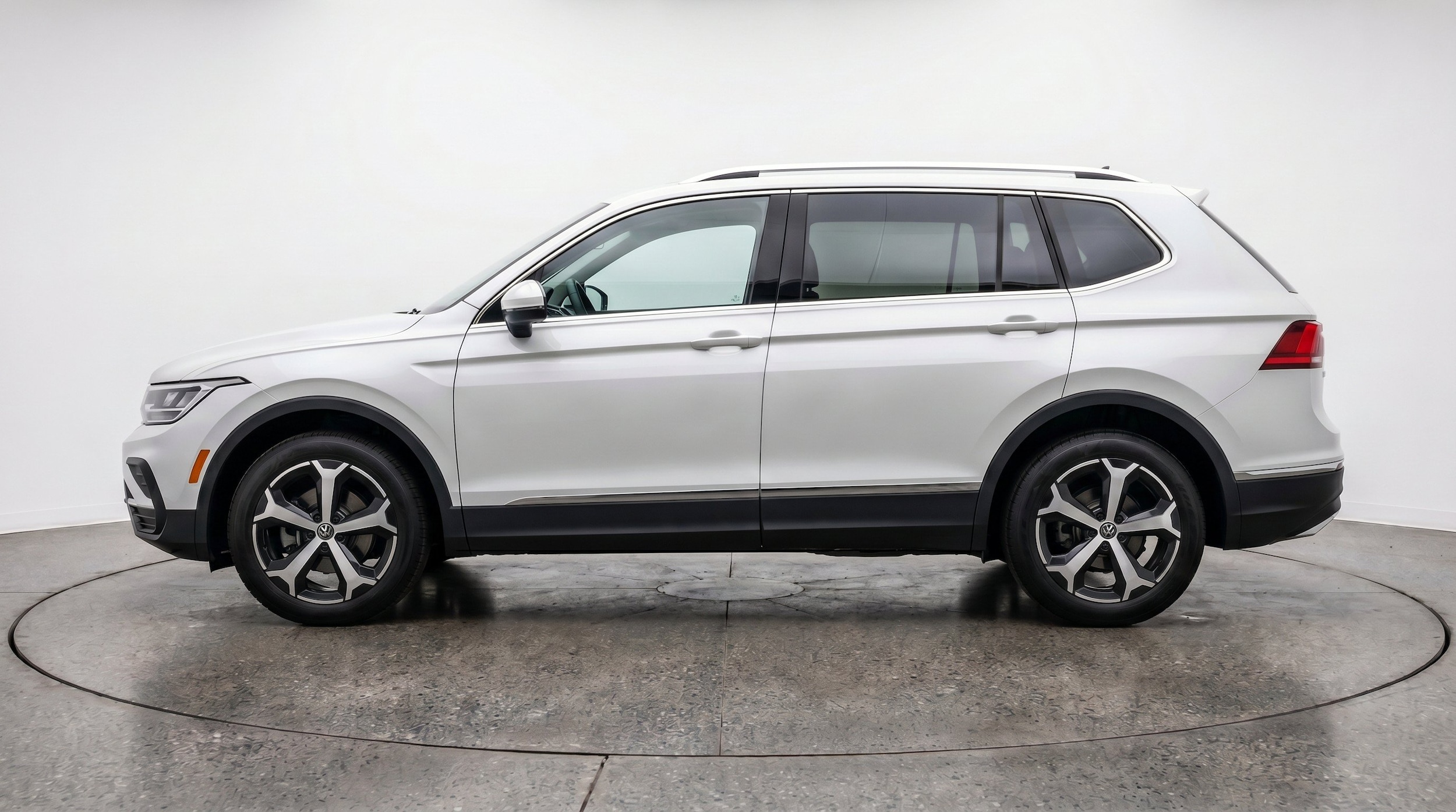 Thumbnail: 2026 Volkswagen Tiguan - 5