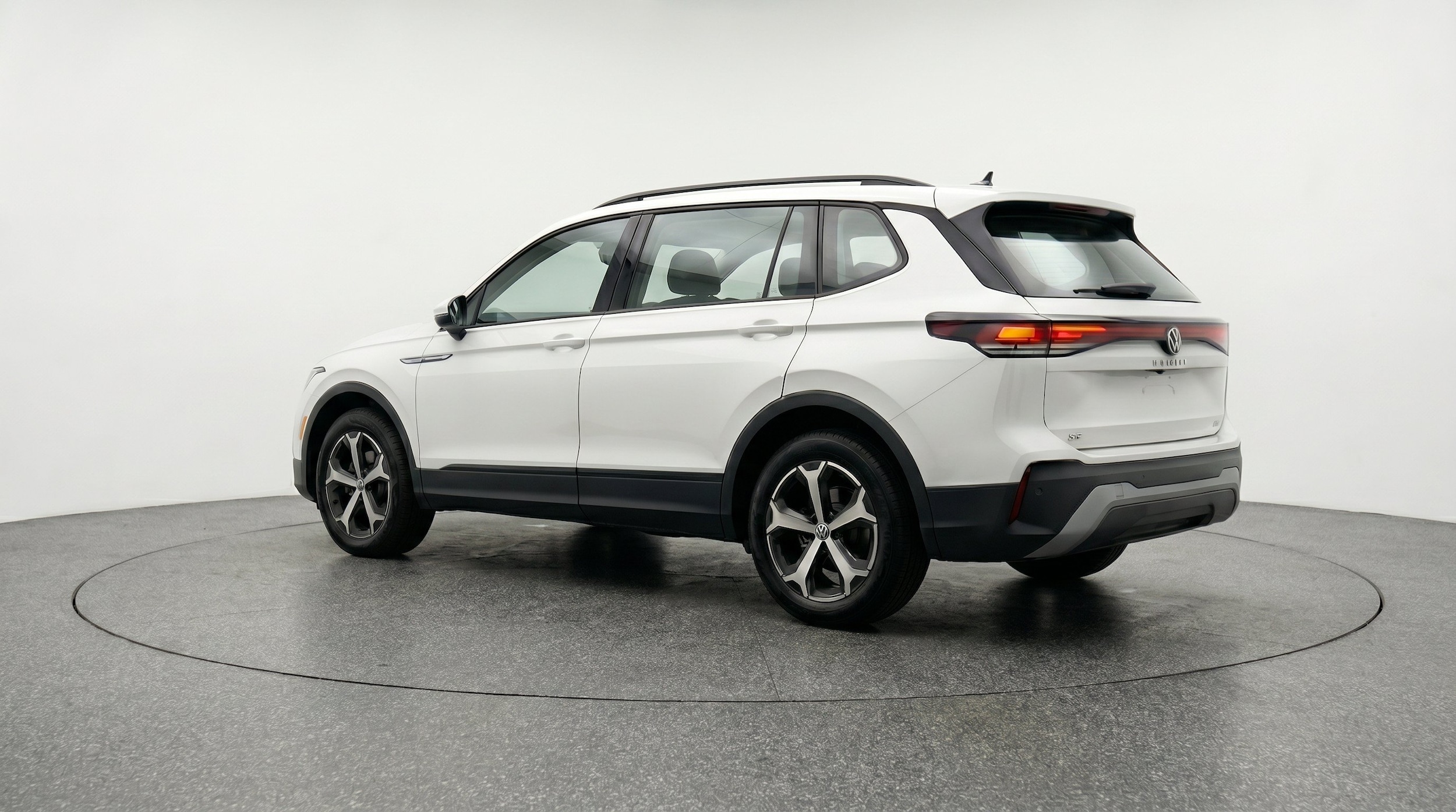 Thumbnail: 2026 Volkswagen Tiguan - 6
