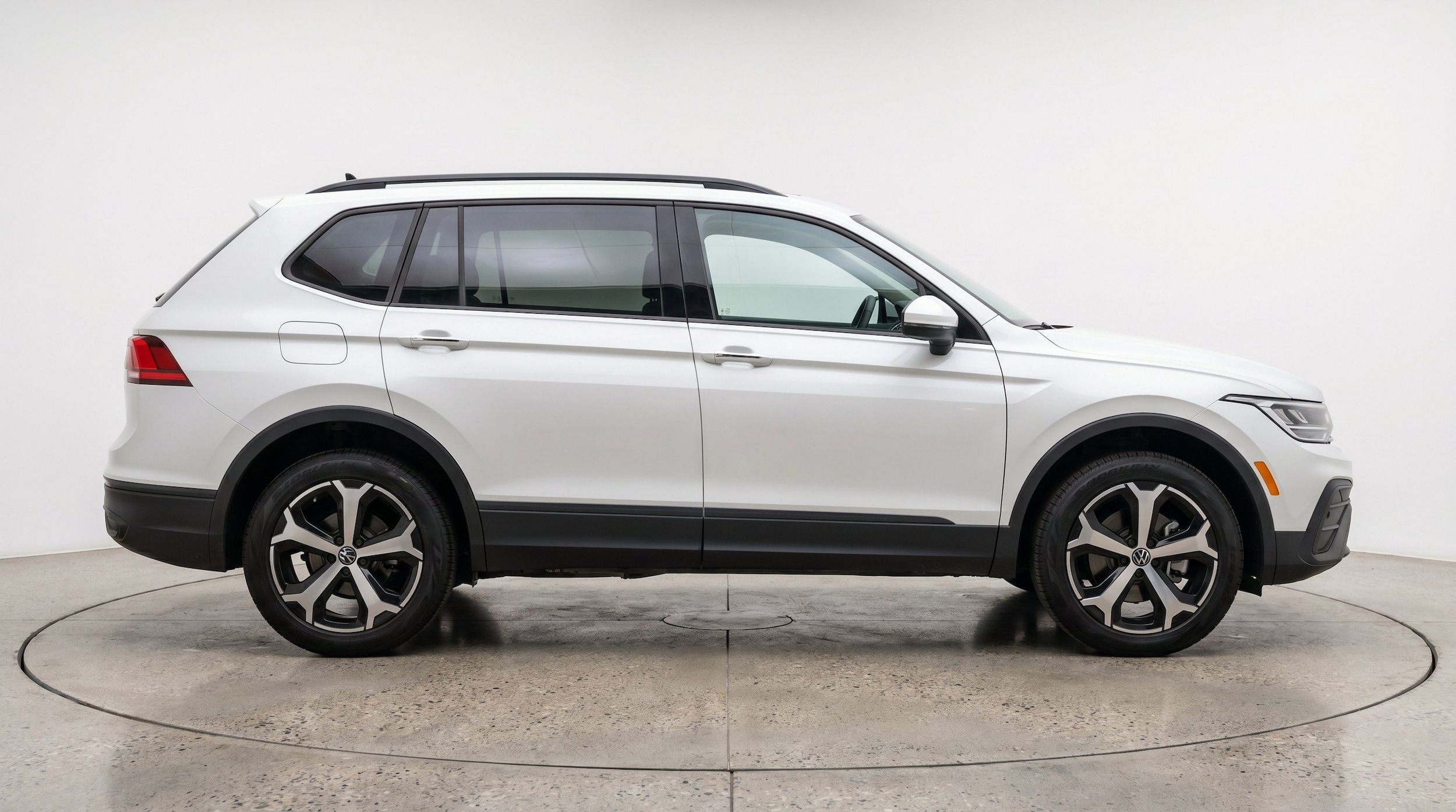 Thumbnail: 2026 Volkswagen Tiguan - 10