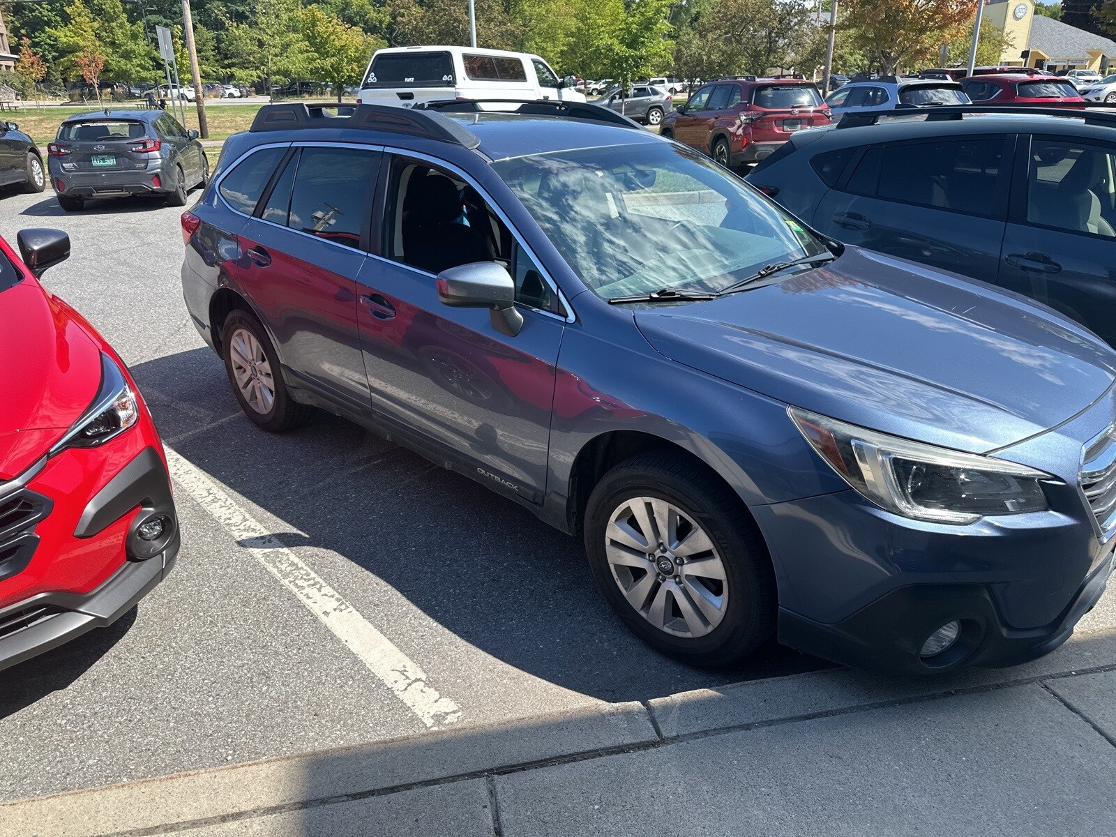 2018 Subaru Outback 2.5i Premium photo 2