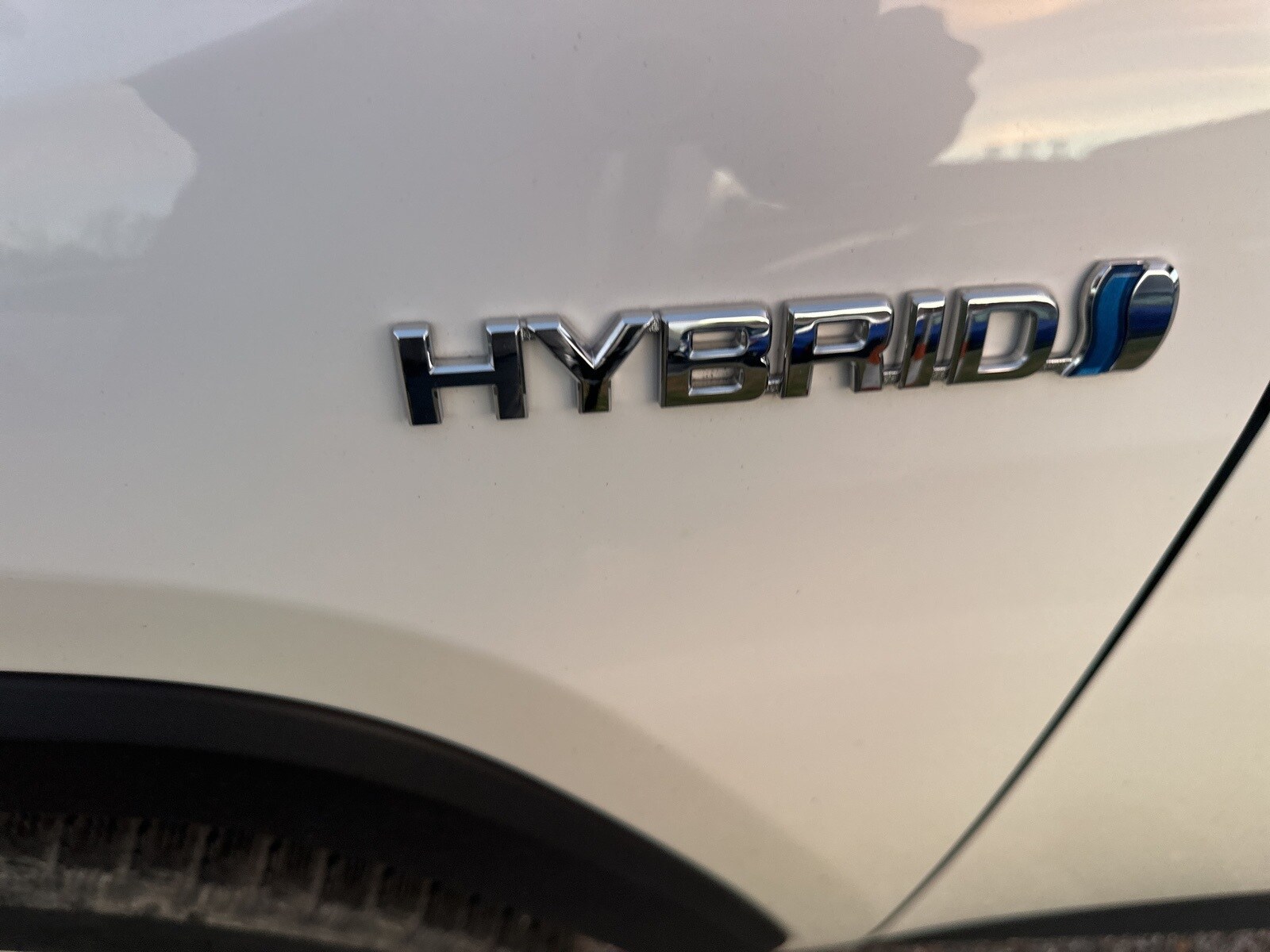 2021 Toyota RAV4 Hybrid XLE photo 3