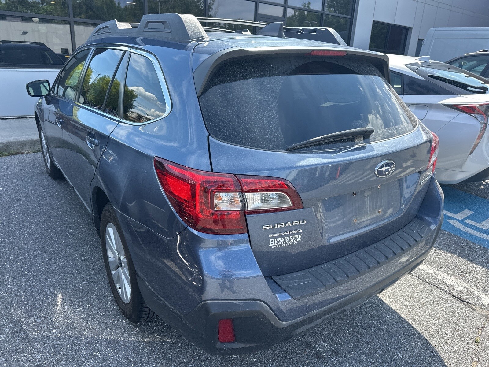 2018 Subaru Outback 2.5i Premium photo 4