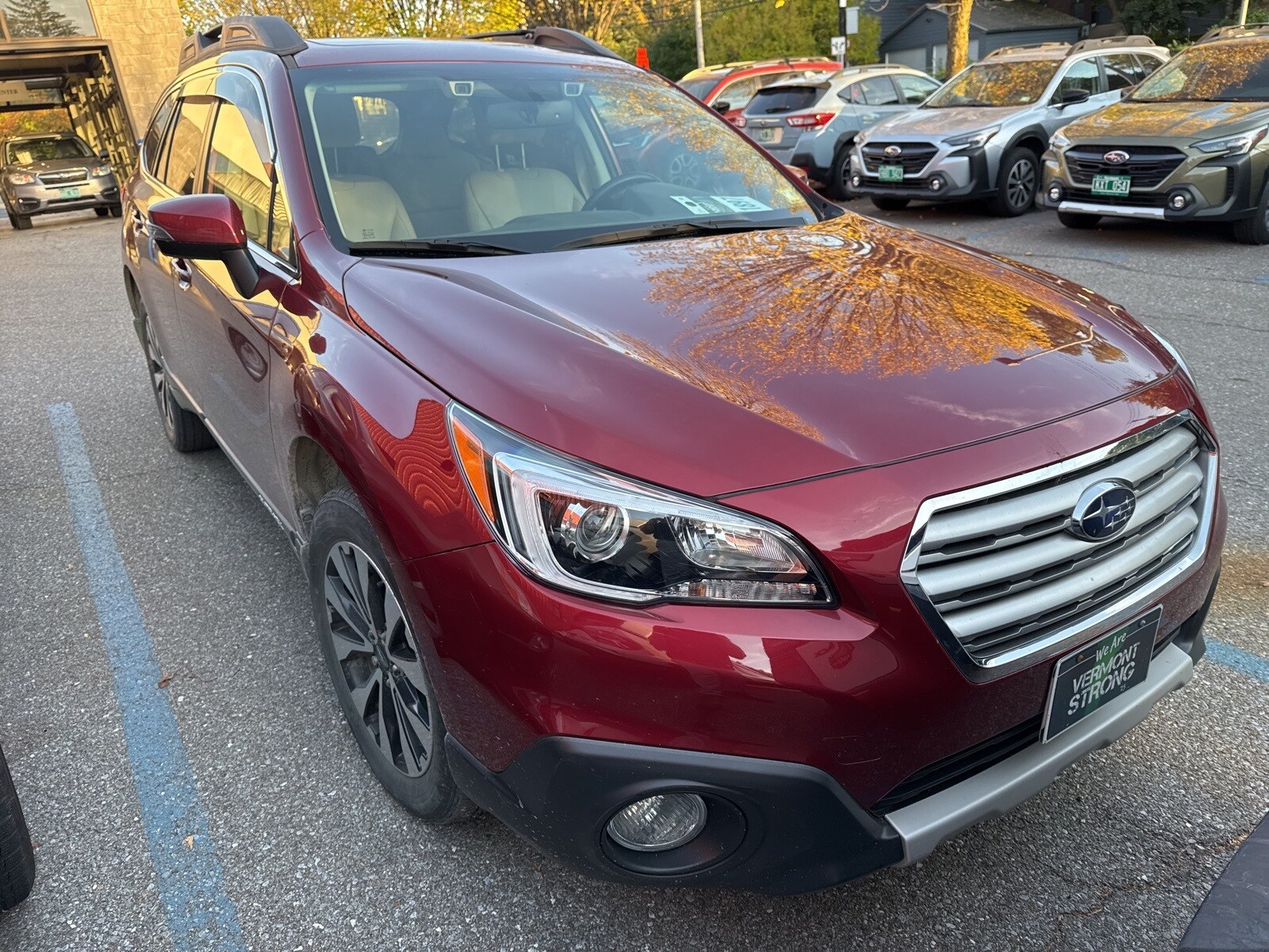 2016 Subaru Outback 2.5i Limited photo 2
