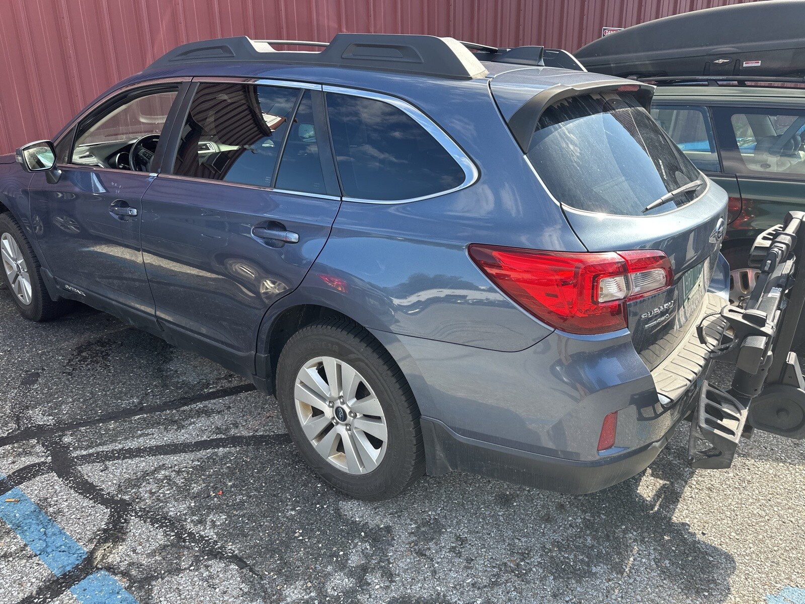 2017 Subaru Outback 2.5i Premium photo 2