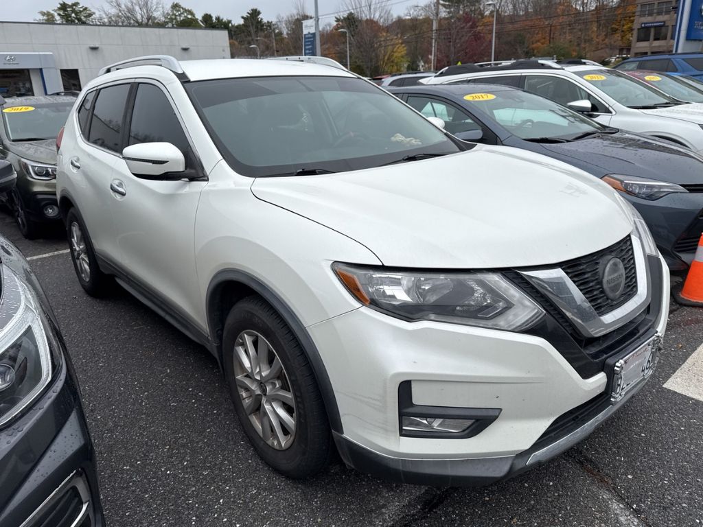 2018 Nissan Rogue SV photo 2