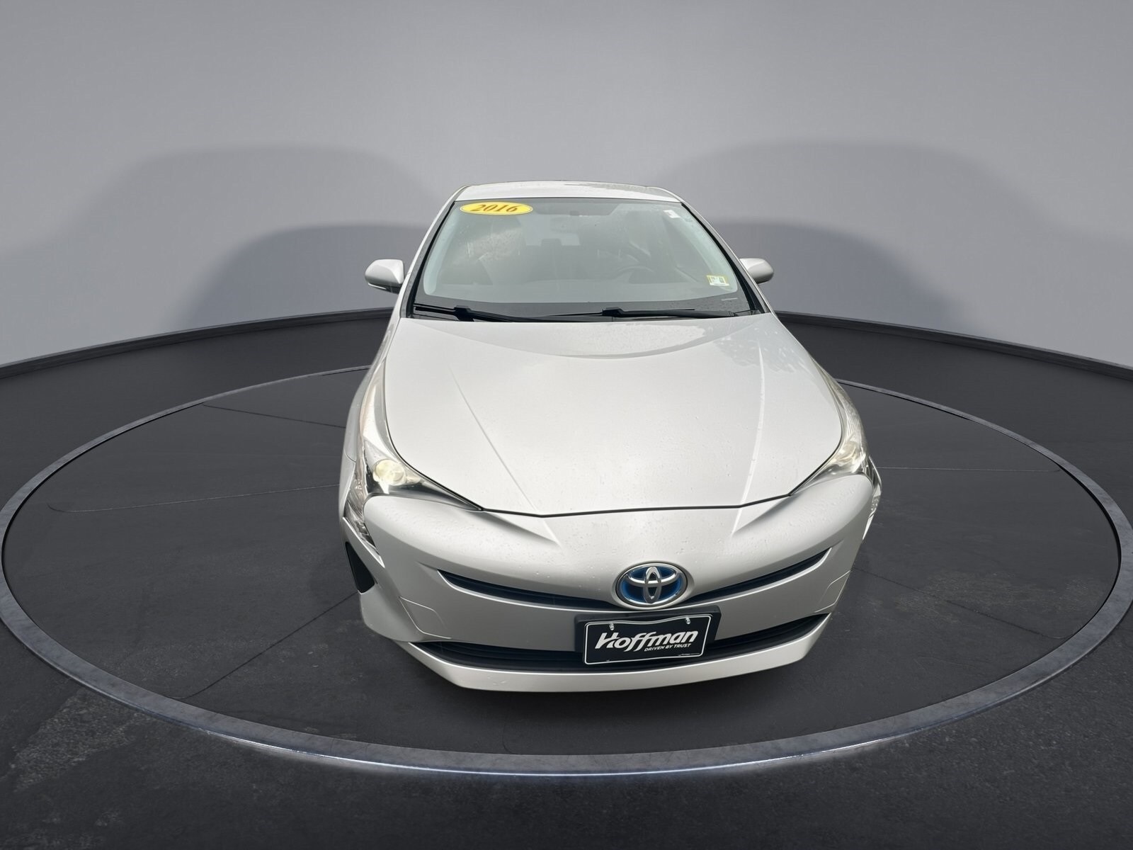 2016 Toyota Prius Two photo 3