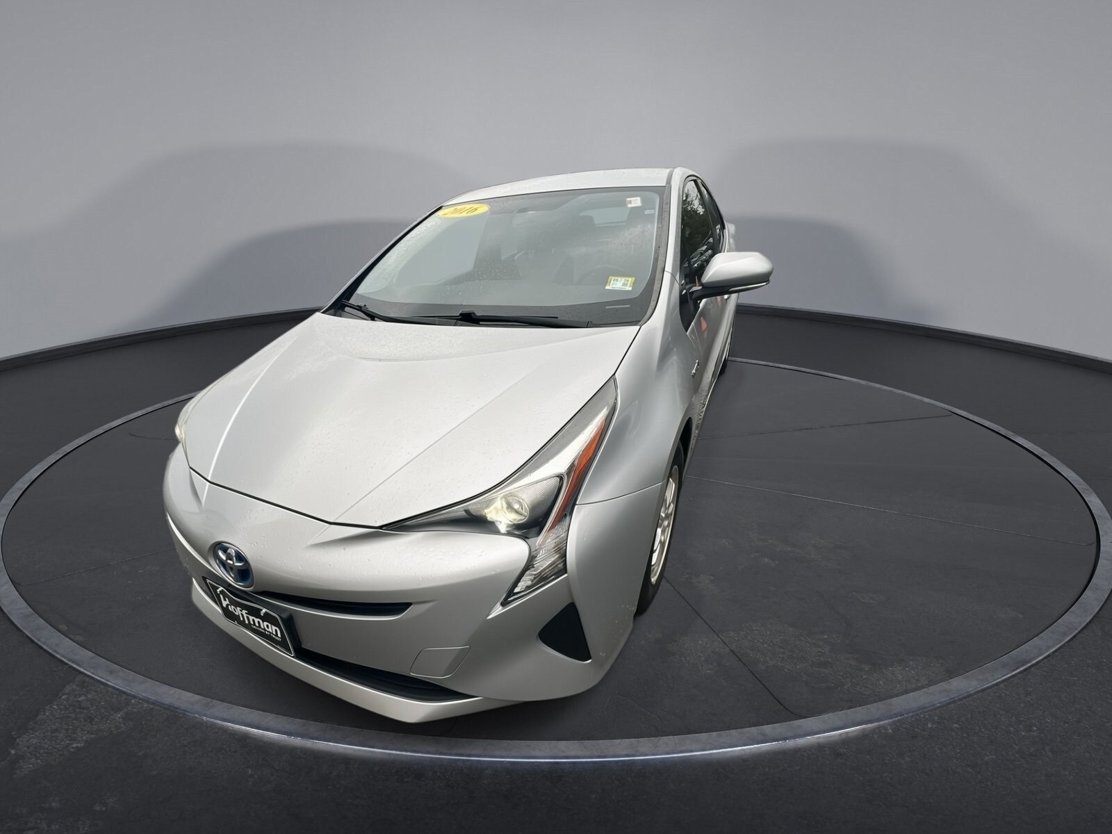 2016 Toyota Prius Two photo 4