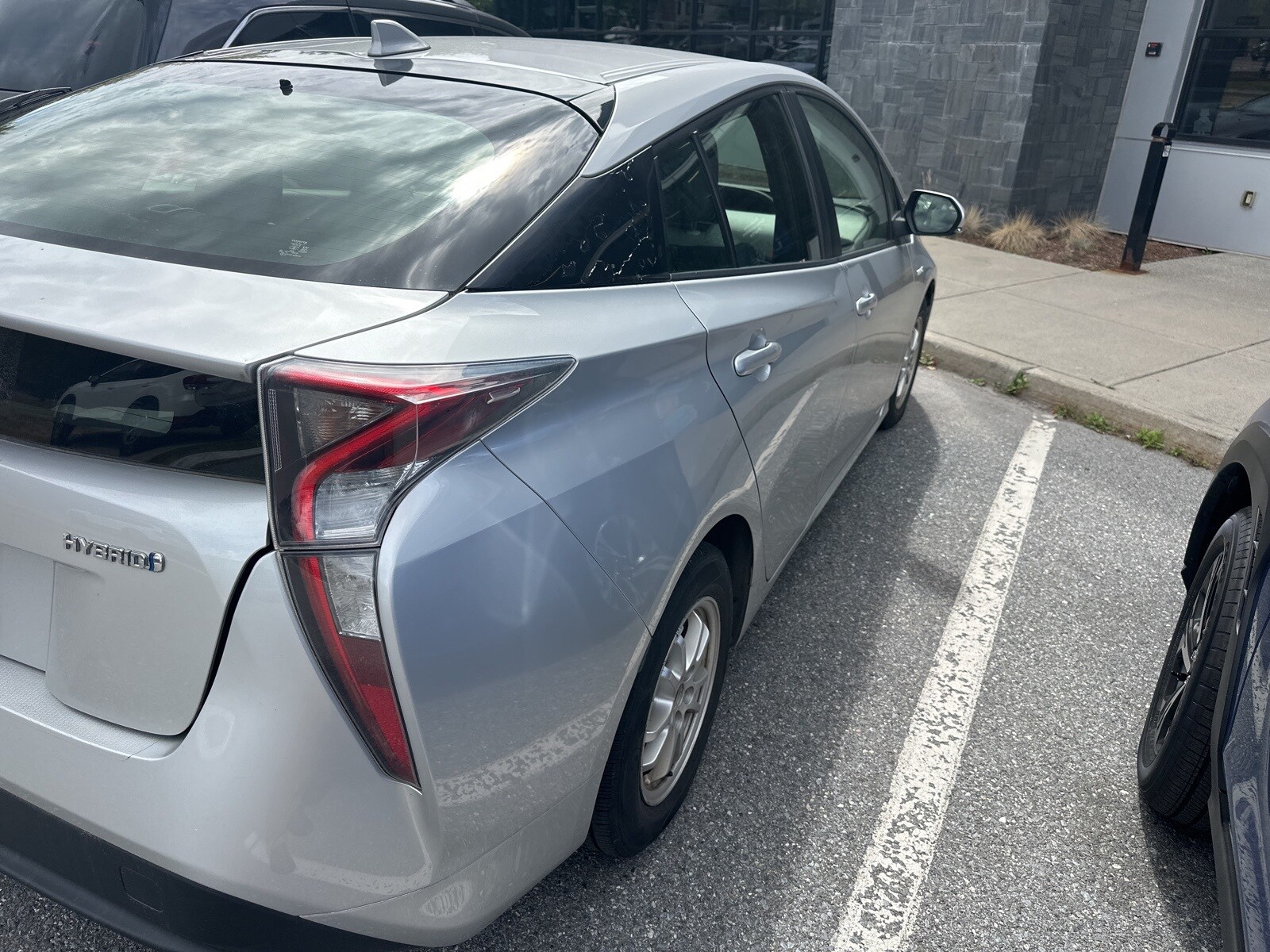 2016 Toyota Prius Two photo 4