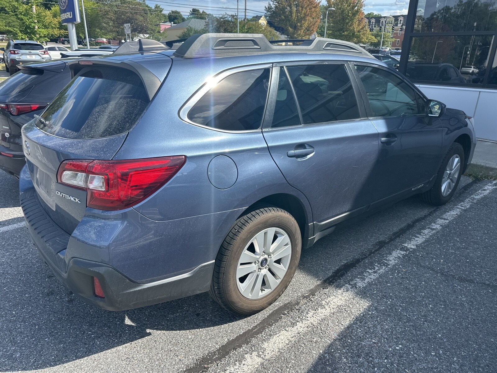 2018 Subaru Outback 2.5i Premium photo 3