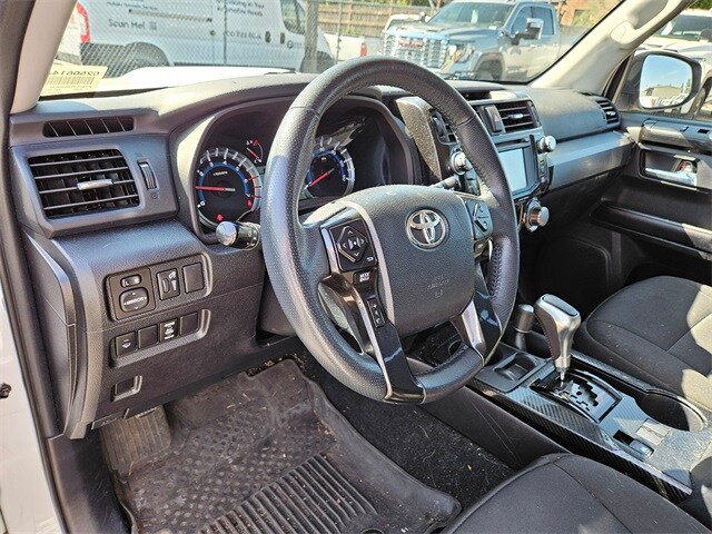 2017 Toyota 4Runner SR5 photo 7