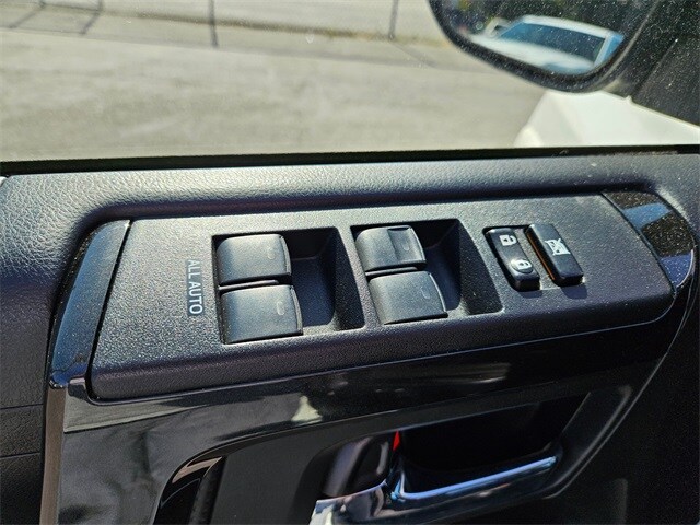 2017 Toyota 4Runner SR5 photo 6