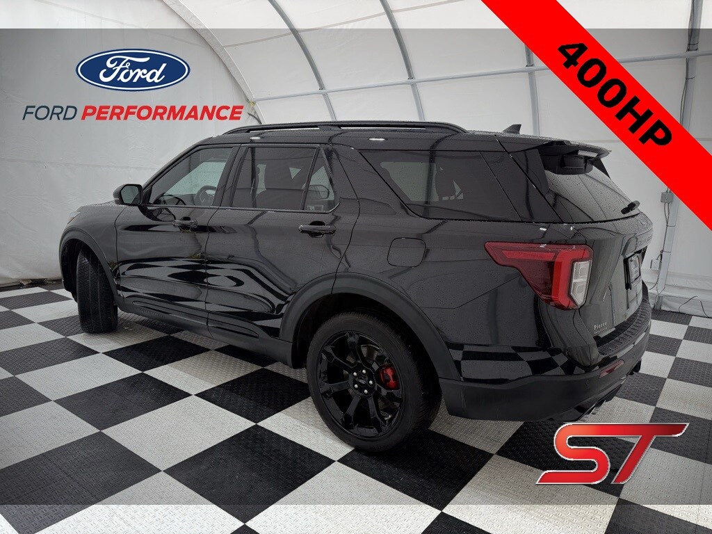 2024 Ford Explorer ST photo 2