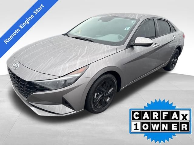 2023 Hyundai Elantra SEL photo 2