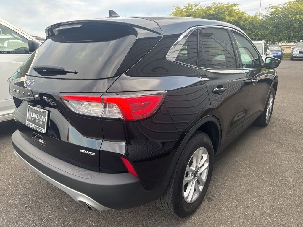 2022 Ford Escape SE photo 3