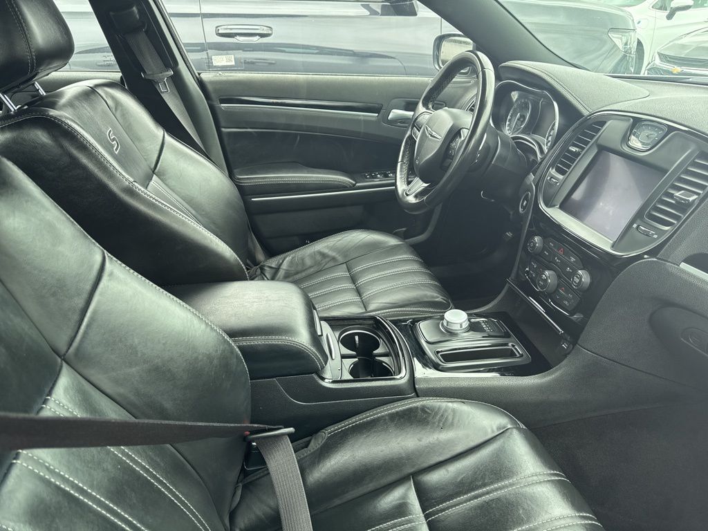 2021 Chrysler 300 S photo 4