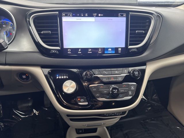 2024 Chrysler Pacifica Touring L - Photo 21