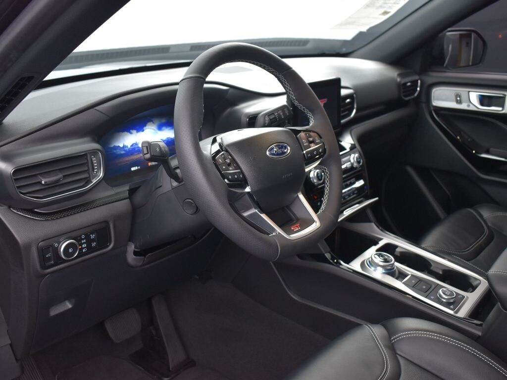 2024 Ford Explorer ST photo 2