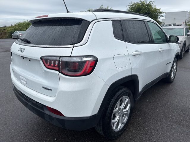 2024 Jeep Compass Latitude photo 3