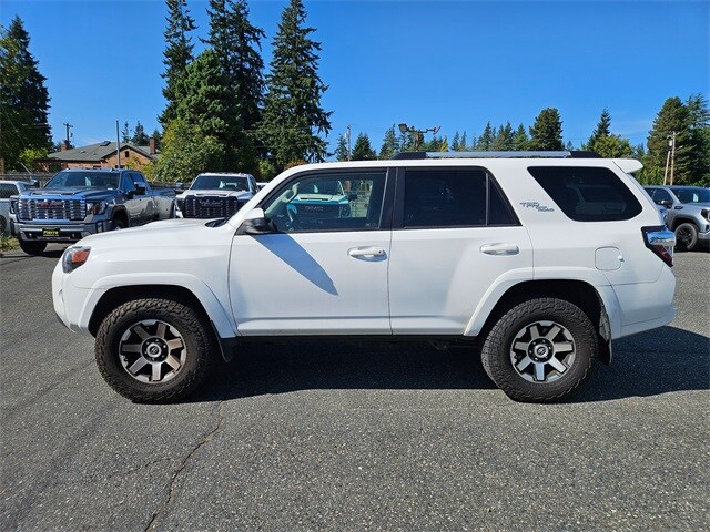 2017 Toyota 4Runner SR5 photo 2