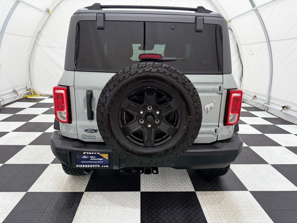 2024 Ford Bronco Black Diamond photo 2