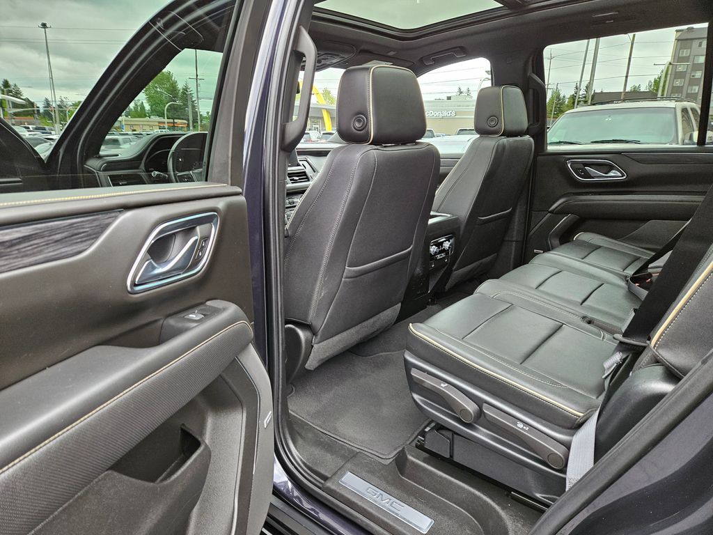 2023 GMC Yukon SLT - Photo 17