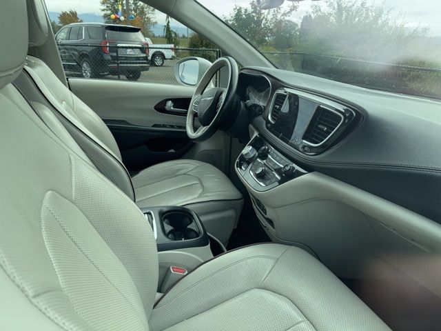 2020 Chrysler Pacifica Limited photo 3