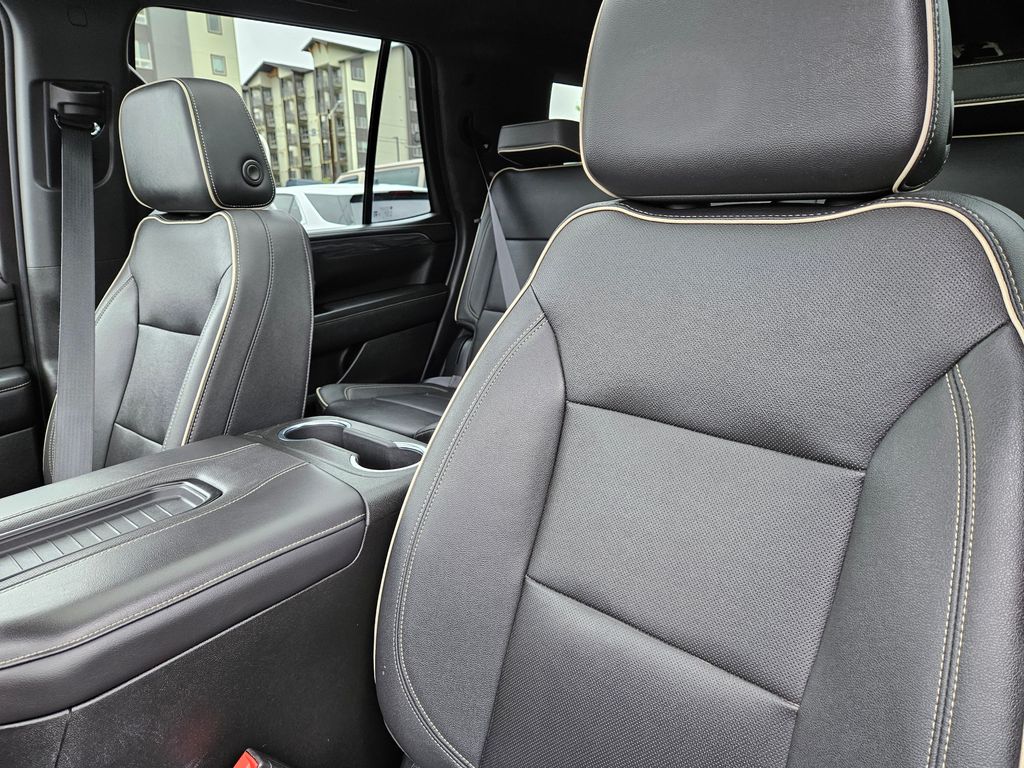 2023 GMC Yukon SLT - Photo 16