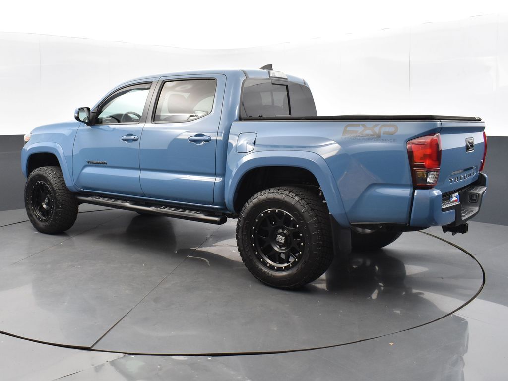 2019 Toyota Tacoma TRD Sport photo 2
