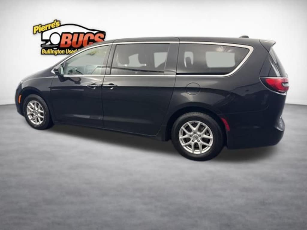 Used 2024 Chrysler Pacifica Touring L Minivan/Van