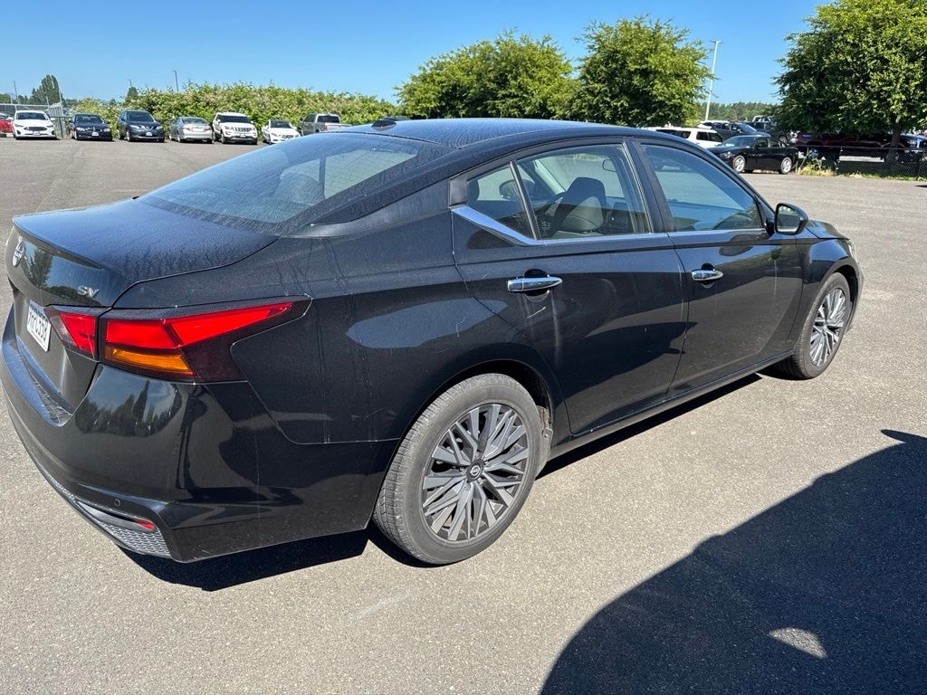 Used 2024 Nissan Altima 2.5 SV Sedan