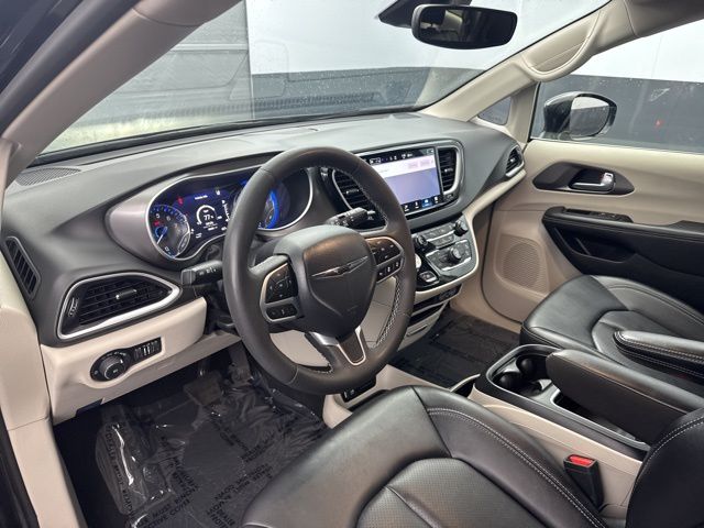 2024 Chrysler Pacifica Touring L - Photo 12