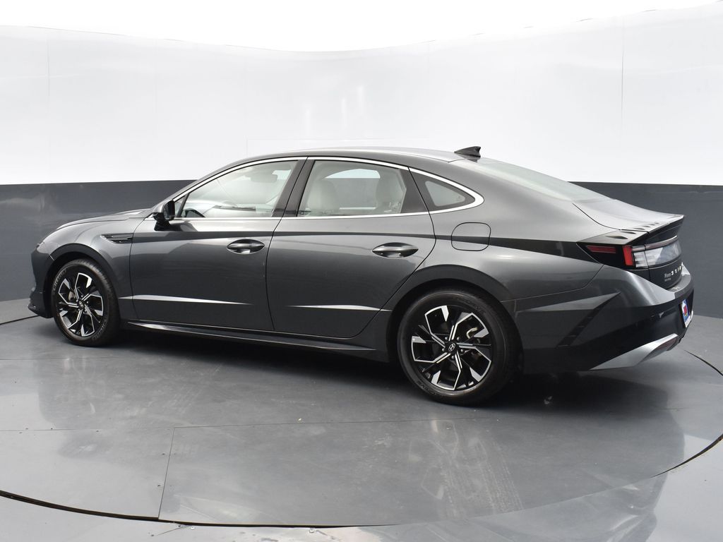 2024 Hyundai Sonata SEL photo 2